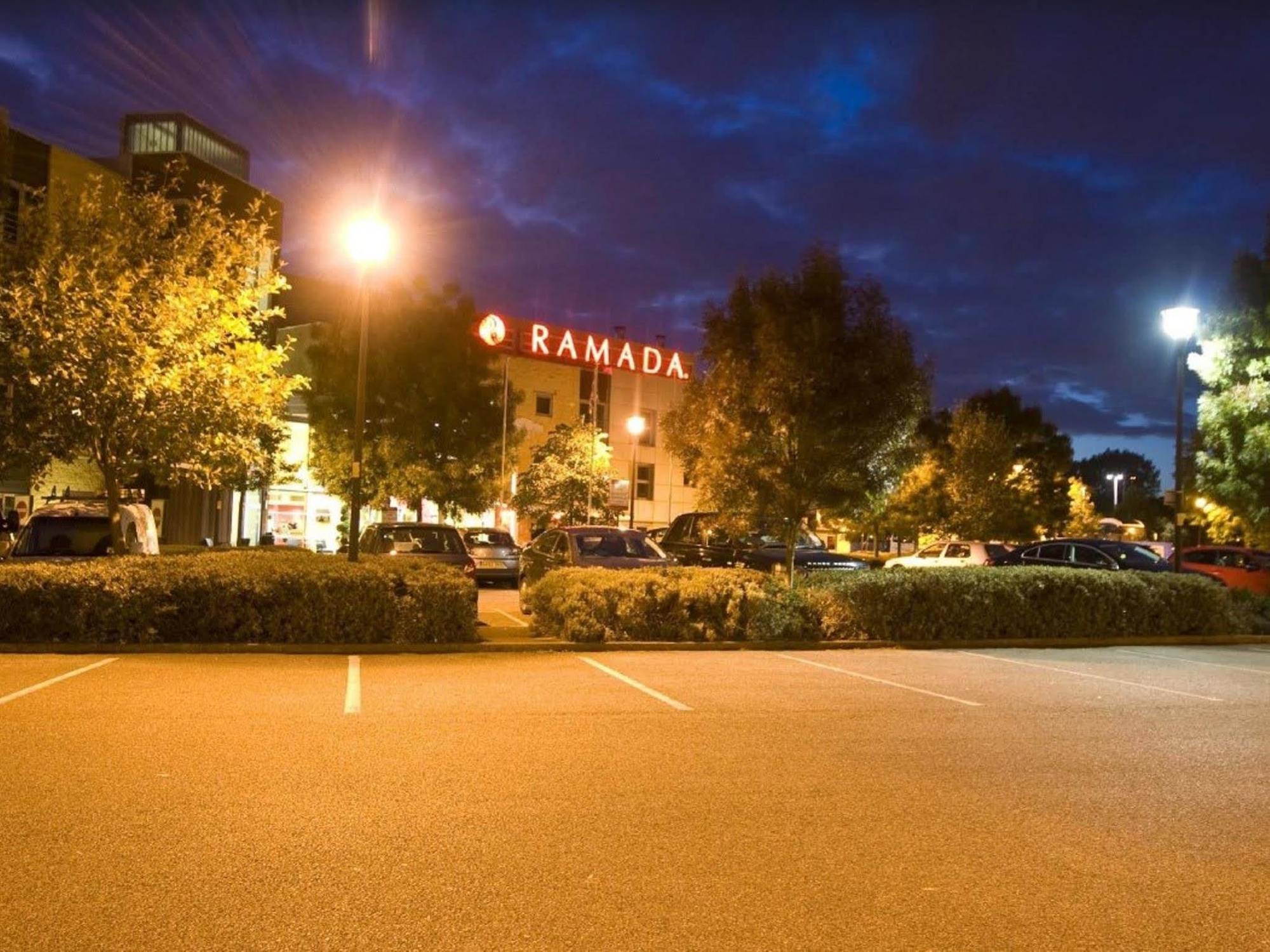 Hotel Ramada London North à Edgware Extérieur photo