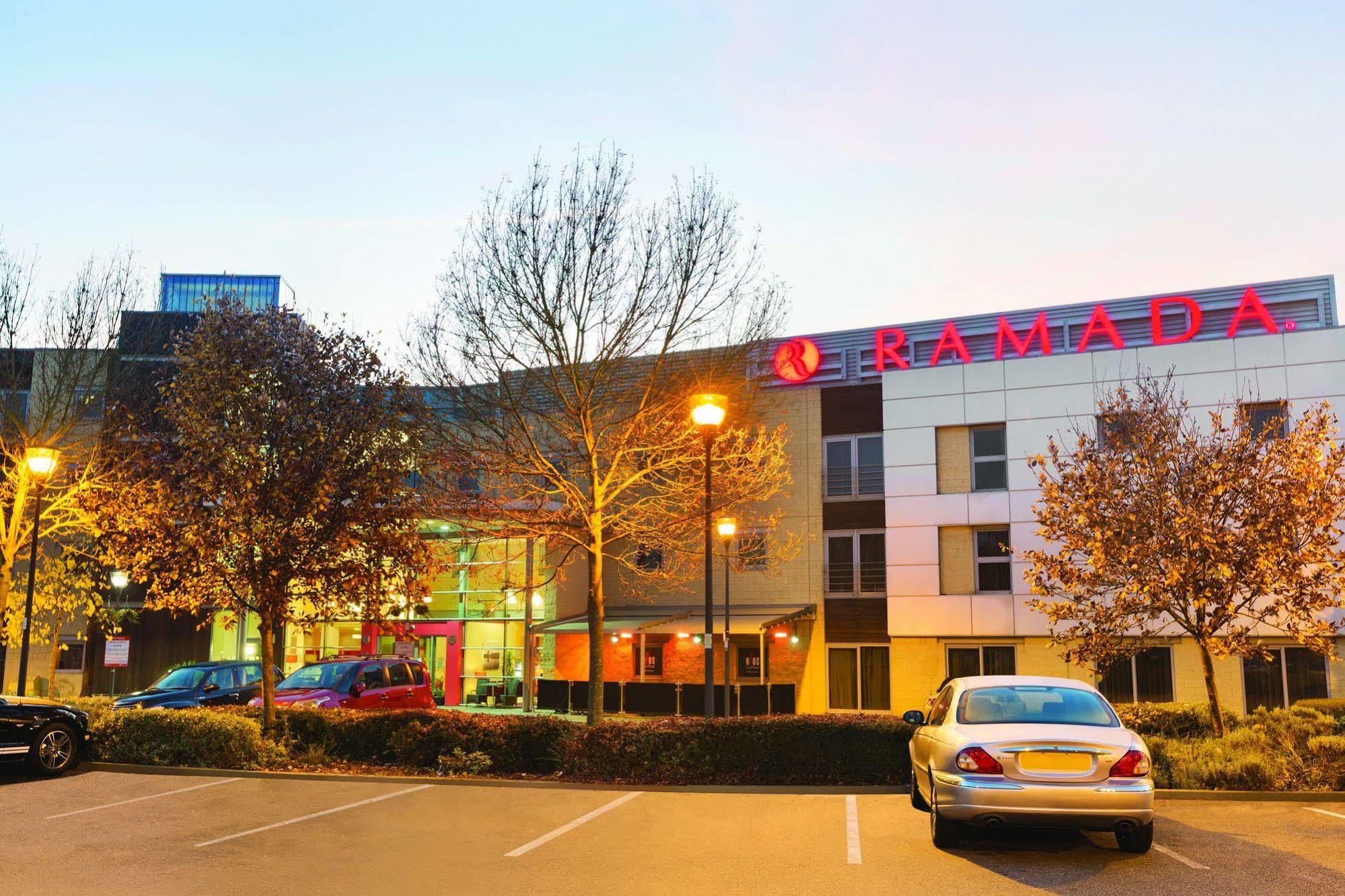 Hotel Ramada London North à Edgware Extérieur photo